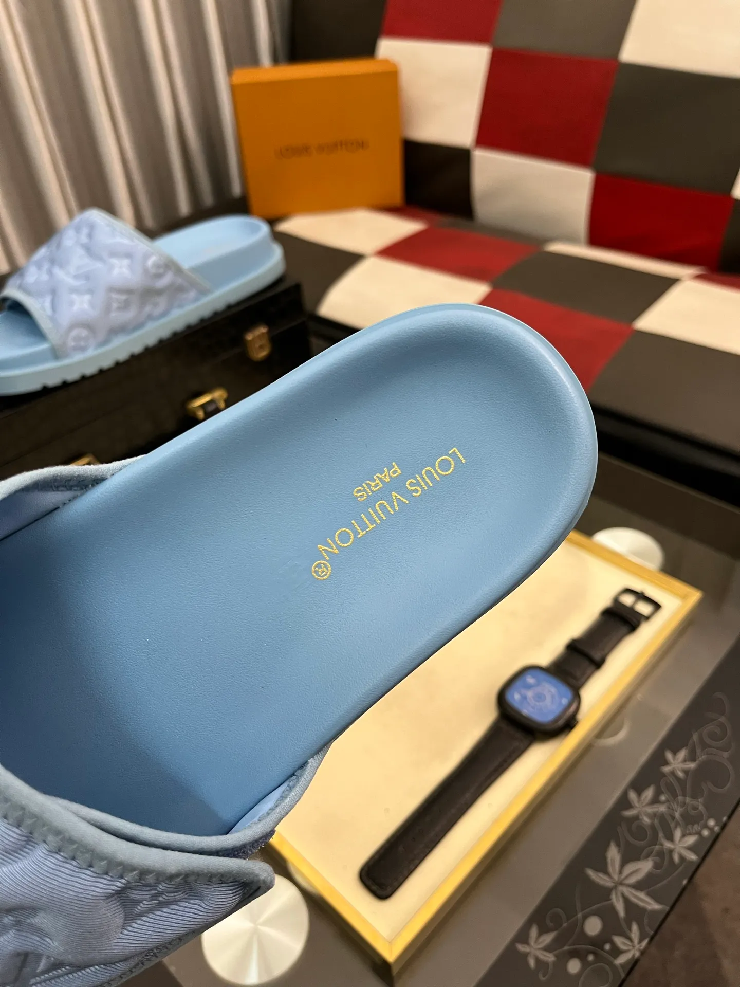 Men's men's shoes💰320⌚️⌚️[Louis Vuitton LV slippers] (high-end cowhide) counter 1:1 fashion style summer must-have! The designer used LV’s iconic outsole. The original simple slippers instantly become fashionable! The upper is made of flexible special cowhide leather straps alternately, and the workmanship is exquisite! A must-have for stylish men in summer, size 38-44